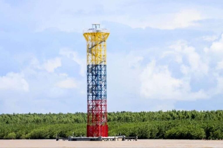 Faro de Isla Corocoro