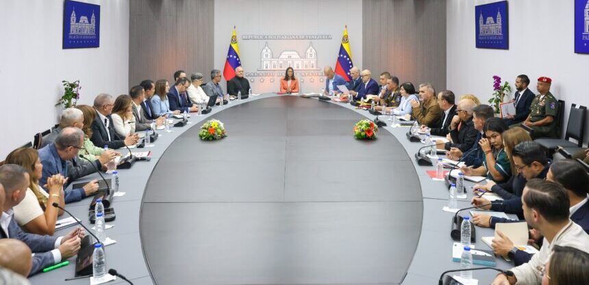 Presidenta (E) Delcy Rodríguez lideró reunión del Consejo de Ministros
