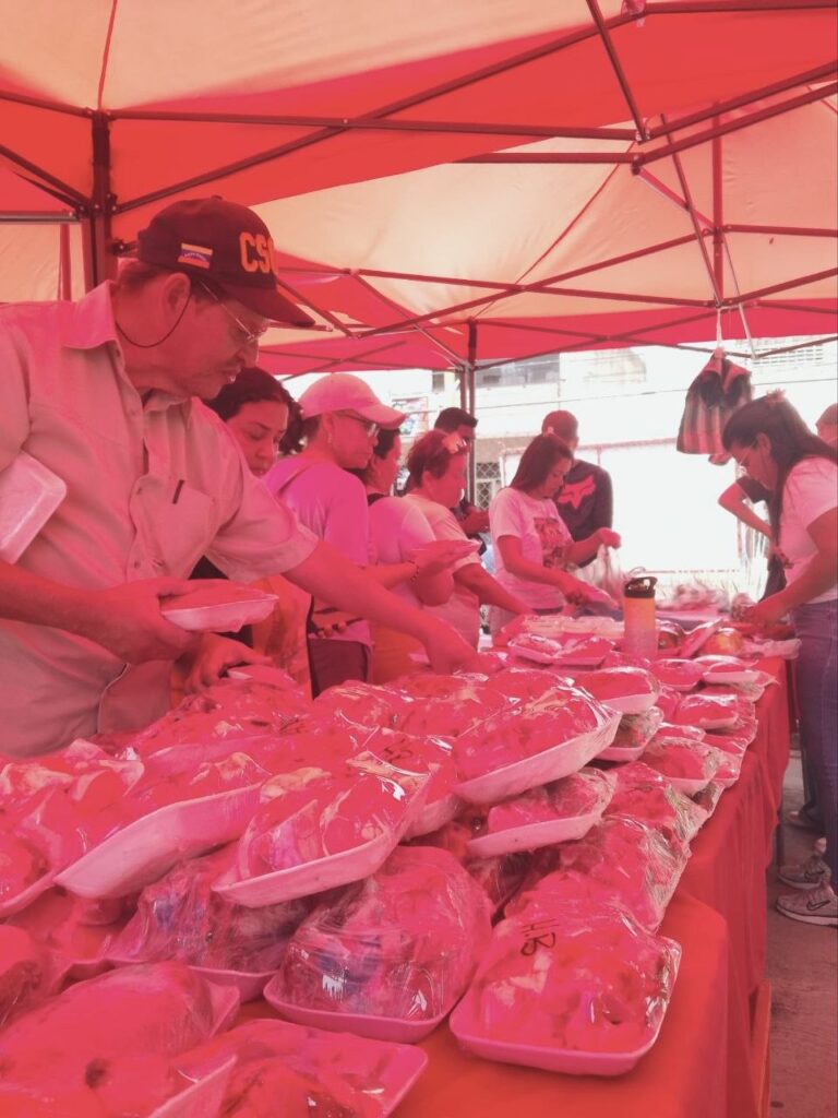 Abuelos de Valencia favorecidos con jornada de venta de alimentos a cielo abierto