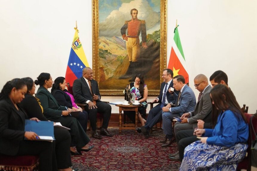 Venezuela y Suriname consolidan vínculos estratégicos en reunión de cancilleres