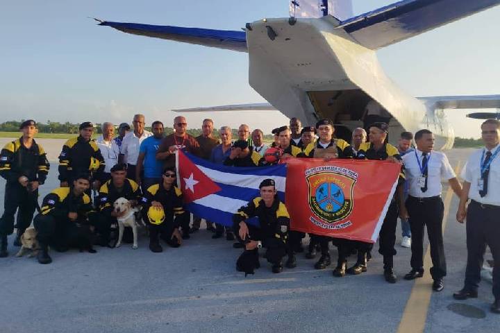 Brigada de rescatistas cubanos se suman a labores de salvamento en Venezuela