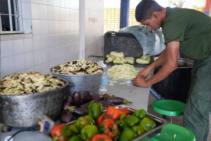 Campamentos transitorios cuentan con atención médica, alimentación y recreación
