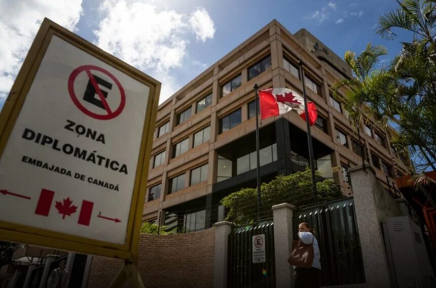 Canadá evalúa reabrir su embajada en Venezuela