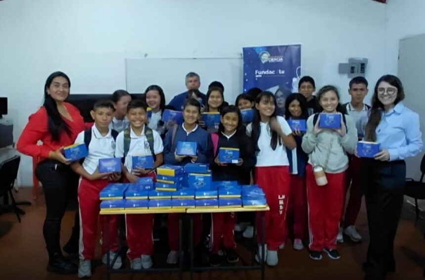 Entregan 90 dispositivos educativos electrónicos a estudiantes del Táchira
