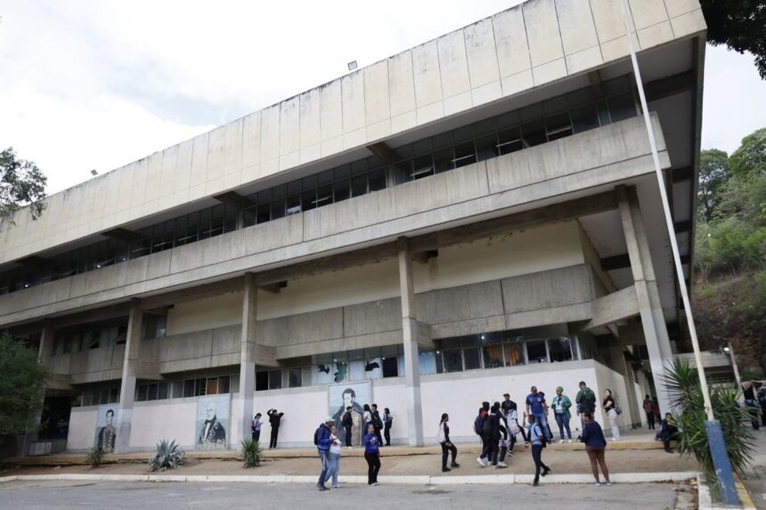 Avanzan trabajos de rehabilitación en la Escuela Técnica Julio Calcaño de Caracas