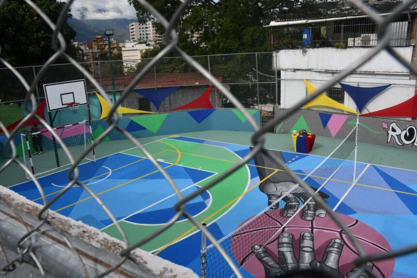Reinauguran cancha «Roberto Clemente» para el disfrute de 1.754 familias en El Valle