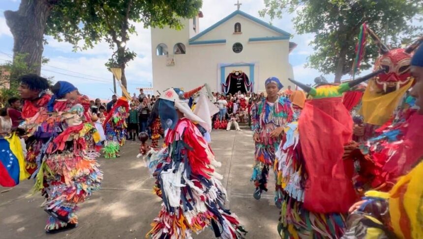 Los Diablos de Tarmas danzaron en Corpus Christi en La Guaira