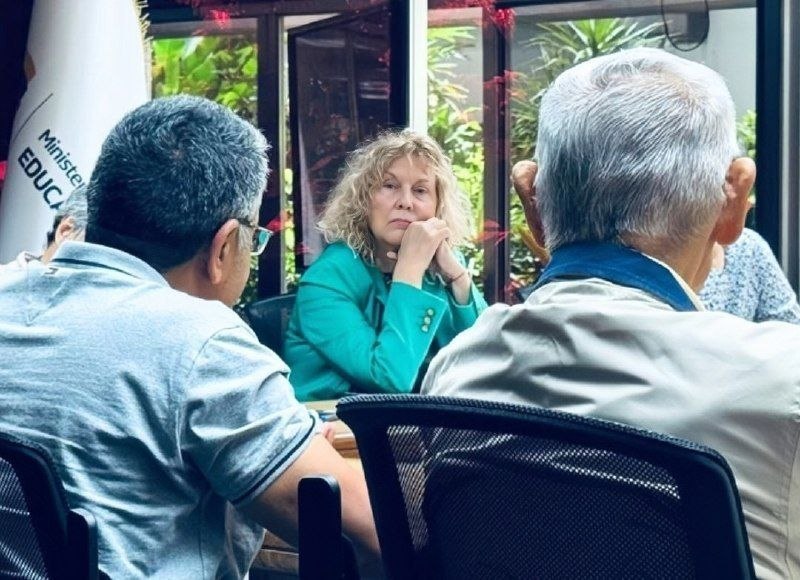 Ministerio de Educación Universitaria evalúa planes de transporte, comedor y salud