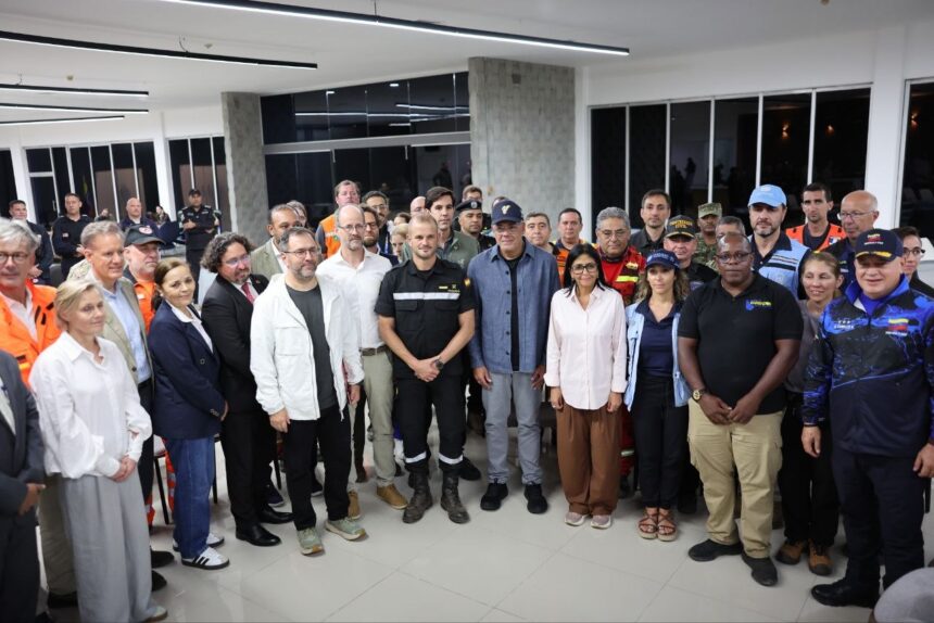 Presidenta (E) Delcy Rodríguez sostiene encuentro con brigadas rescatistas internacionales