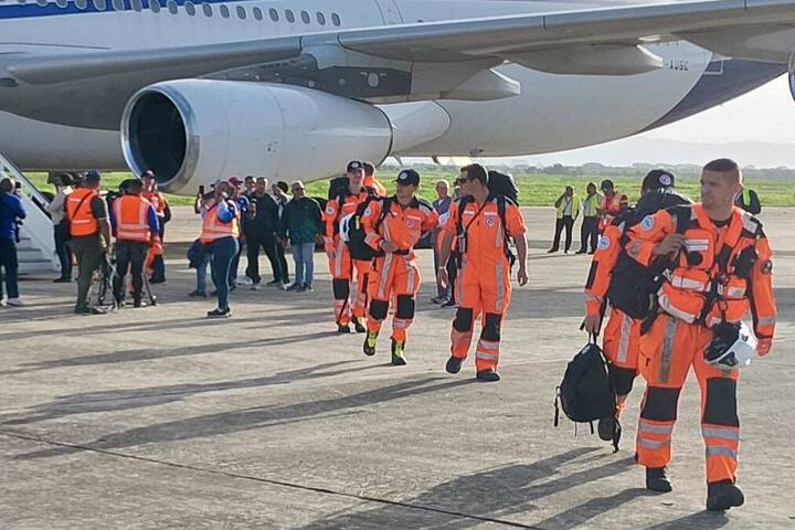 Más de 3.600 rescatistas extranjeros permanecen en zonas afectadas tras los sismos