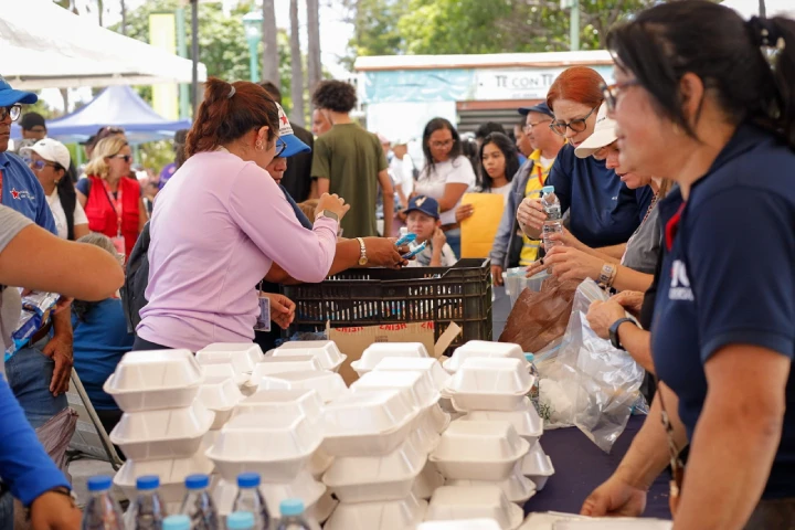 Más de 80 mil familias reciben atención tras fuertes sismos