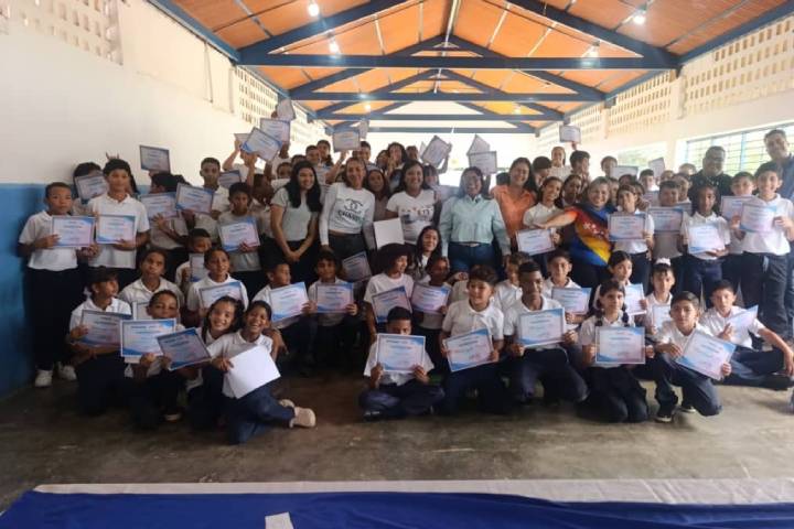 Miranda certifica a 107 estudiantes en formación digital