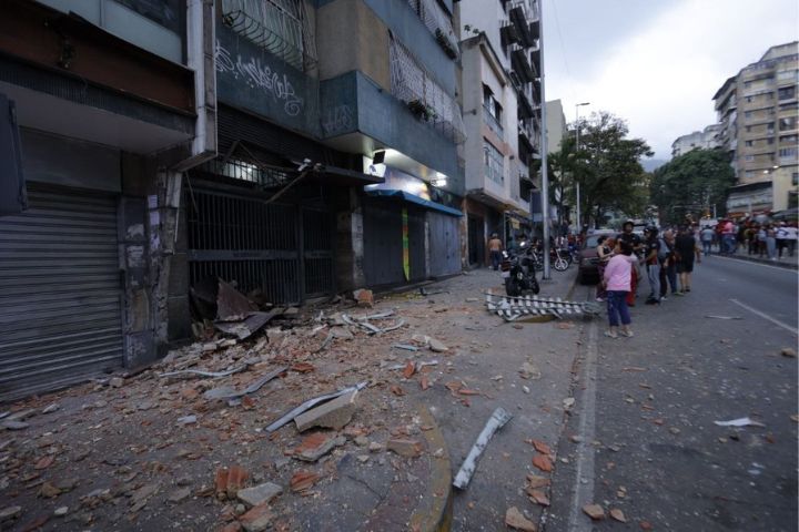 Nahum Fernández: Bomberos y PC mantienen operaciones de salvamento en Caracas