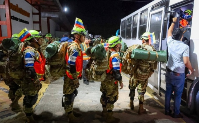 861 especialistas de 10 países participan en acciones de rescate en La Guaira