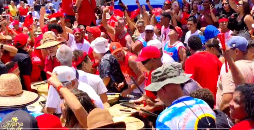 El tambor de San Juan retumba en La Guaira