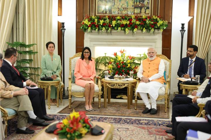 Presidenta (E) Delcy Rodríguez se reúne con Primer Ministro Narendra Modi en Hyderabad House
