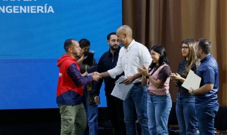 Jóvenes presentan propuestas para la reestructuración y reingeniería del Gobierno