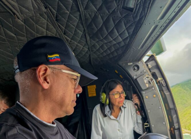 Presidenta (E) Delcy Rodríguez realiza sobrevuelo y evalúa atención integral en La Guaira