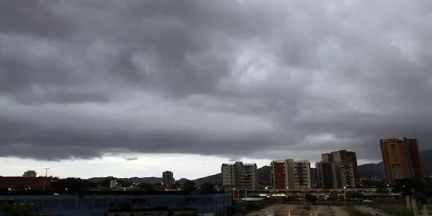 Inameh prevé lluvias en estados occidentales por paso de la Onda Tropical 10