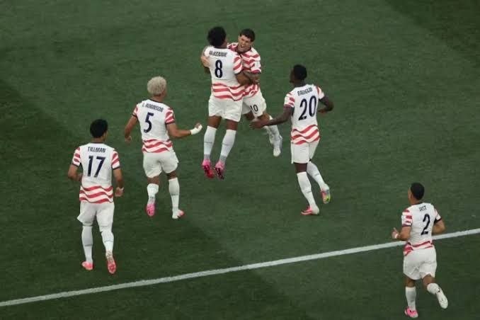 Estados Unidos golea a Paraguay en su debut mundialista