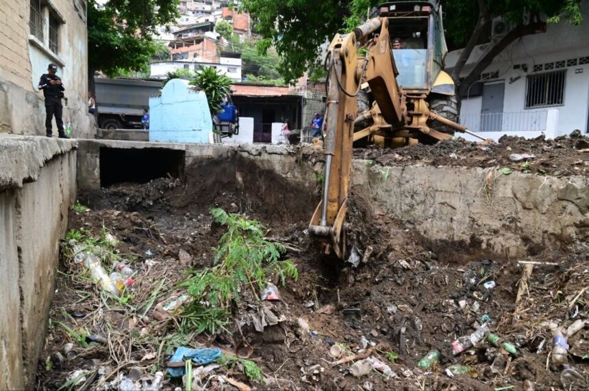 Gobernación de La Guaira mantiene desplegado el Plan de Lluvias 2026 con limpieza de quebradas