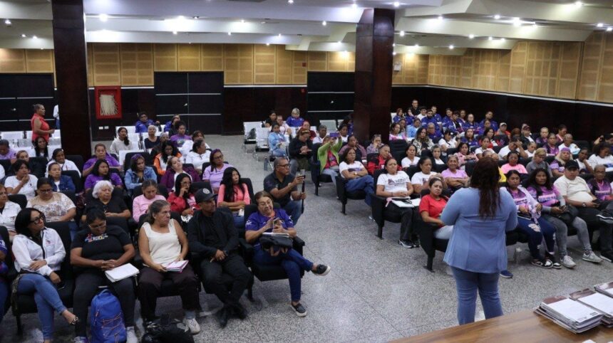 Voceras y jefas de sala de Circuitos Comunales de Valencia afianzan empoderamiento femenino desde las bases