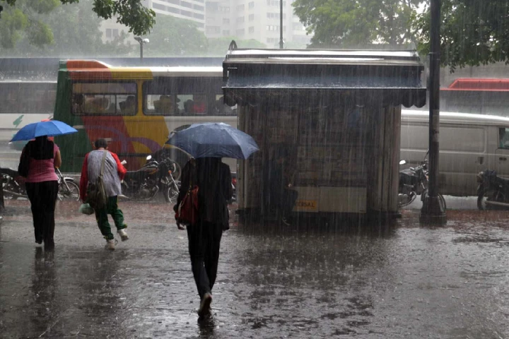Autoridades prevén lluvias y chubascos por paso de la Onda Tropical N.º 31 por el país