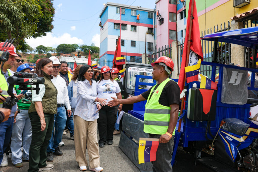 Brigadas Comunales reciben equipamiento especializado para el despliegue del Plan «Venezuela Renace»