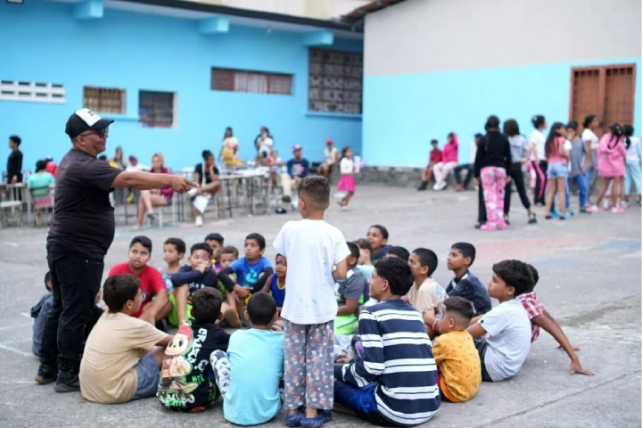 Campamento transitorio en El Junquito cuenta con asistencia integral y recreación