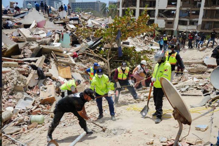 Cuerpos de seguridad y voluntarios mantienen despliegue de rescate en zonas afectadas