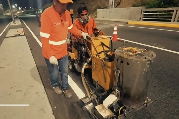 Ejecutan labores de mantenimiento en viaducto N°2 de autopista Caracas-La Guaira