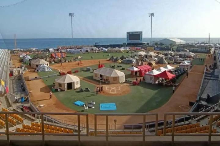 Estadio García Carneiro se convierte en epicentro para atención de emergencias en La Guaira