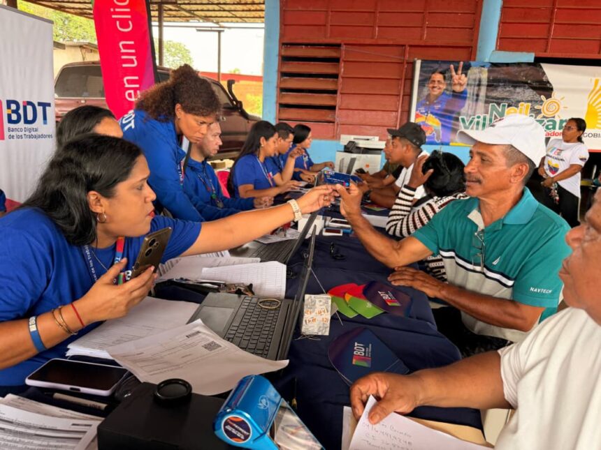 Gobierno de la Guayana Esequiba atendió a más de 900 comerciantes y nuevos emprendedores en Las Claritas