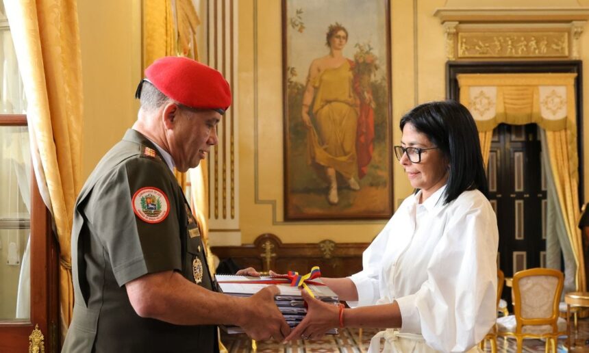 Presidenta Delcy Rodríguez recibe lista de ascensos militares para su revisión final y ratificación oficial