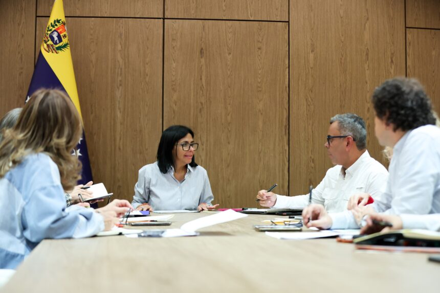 President Delcy Rodríguez reviews advances of the Venezuela Renace Plan and delivery of housings