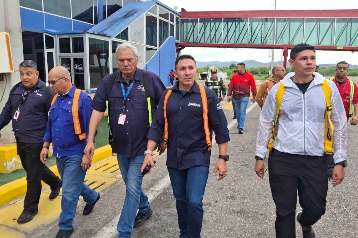 Autoridades supervisan Aeropuerto de Barcelona ante aumento de operaciones comerciales