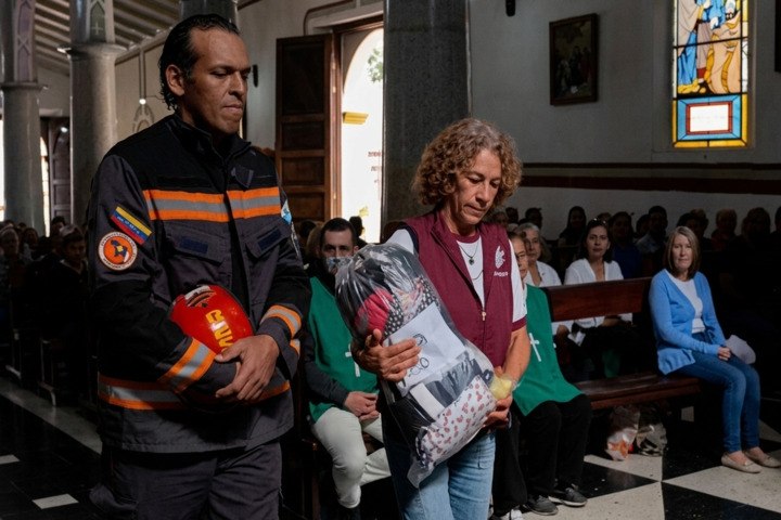 Misas honran memoria de los fallecidos en los sismos del 24-Jun