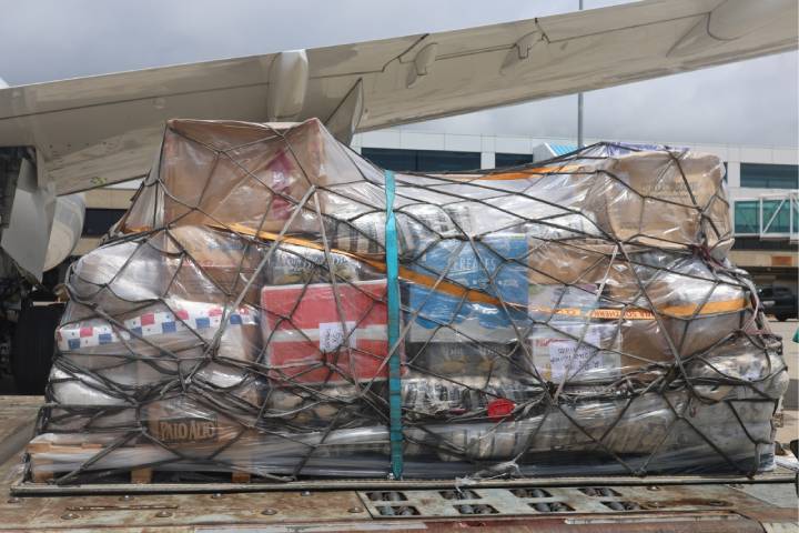 Arriba a La Guaira ayuda humanitaria de Panamá, Puerto Rico y EE. UU.