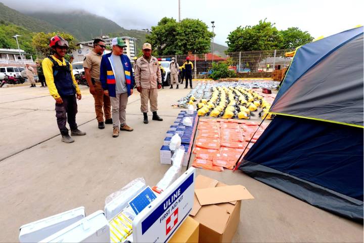 Entregan más de mil artículos de protección a Guardaparques y Bomberos en La Guaira