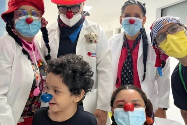 Niños y niñas en hospitales de Caracas recibieron amor y esperanza en su Día