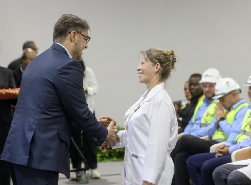 Gobierno Venezolano condecora a la Brigada de Salvamento y Rescate de la República de Cuba