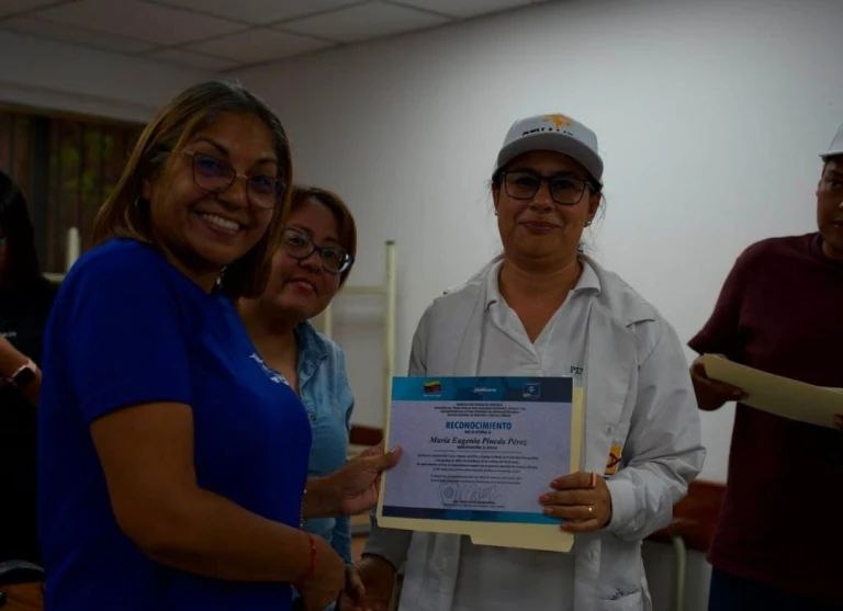 Senamecf condecora a delegación forense de Colombia por apoyo científico en la contingencia sísmica