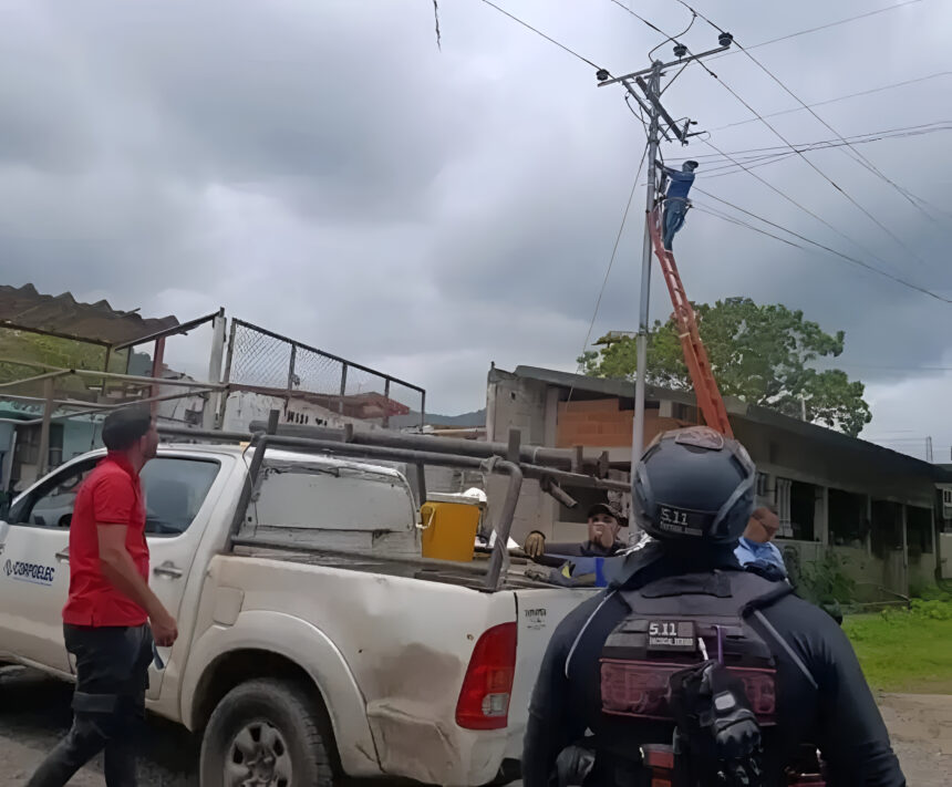 Avanza la restitución de los servicios de agua y electricidad en Juan José Mora