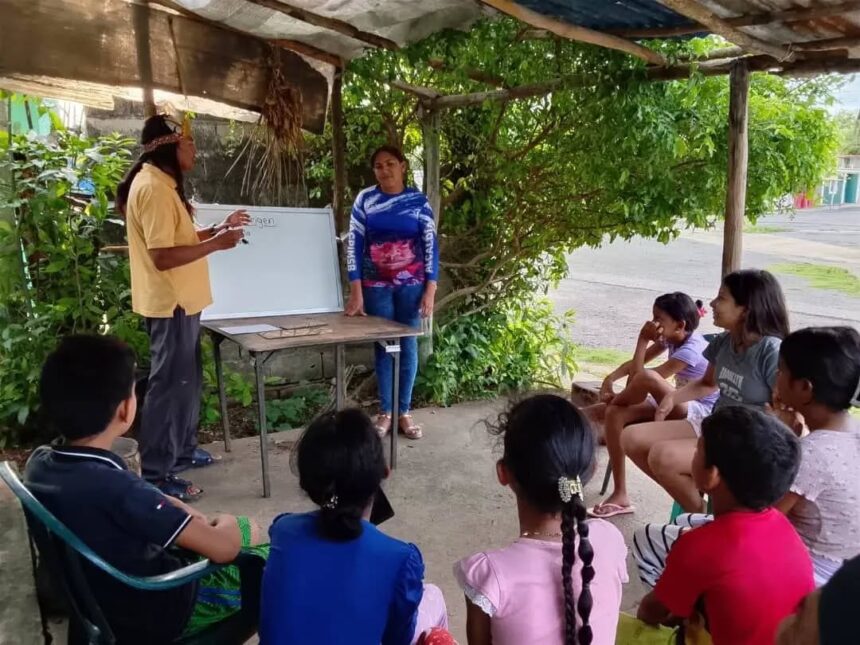Realizan Taller de Formación de la Lengua Materna Indígena en la parroquia Caigua de Anzoátegui