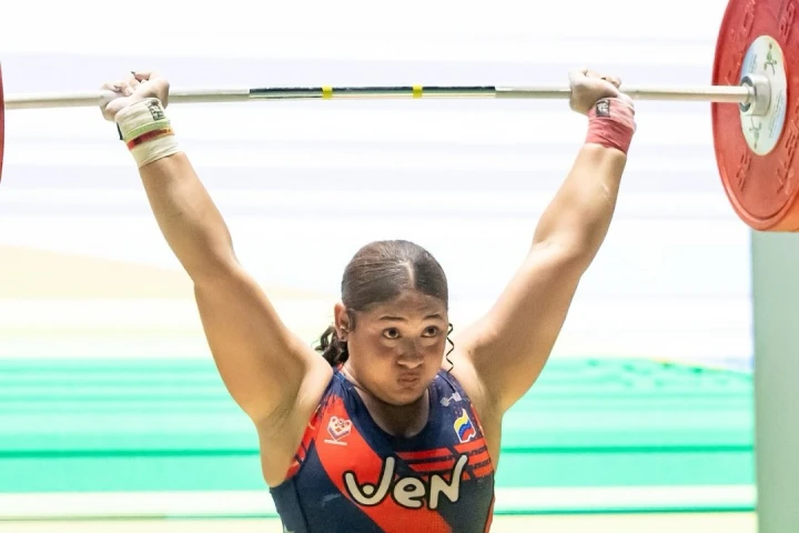 Lidysmar Aparicio se coronó en el Mundial Juvenil de Levantamiento de Pesas de Cali