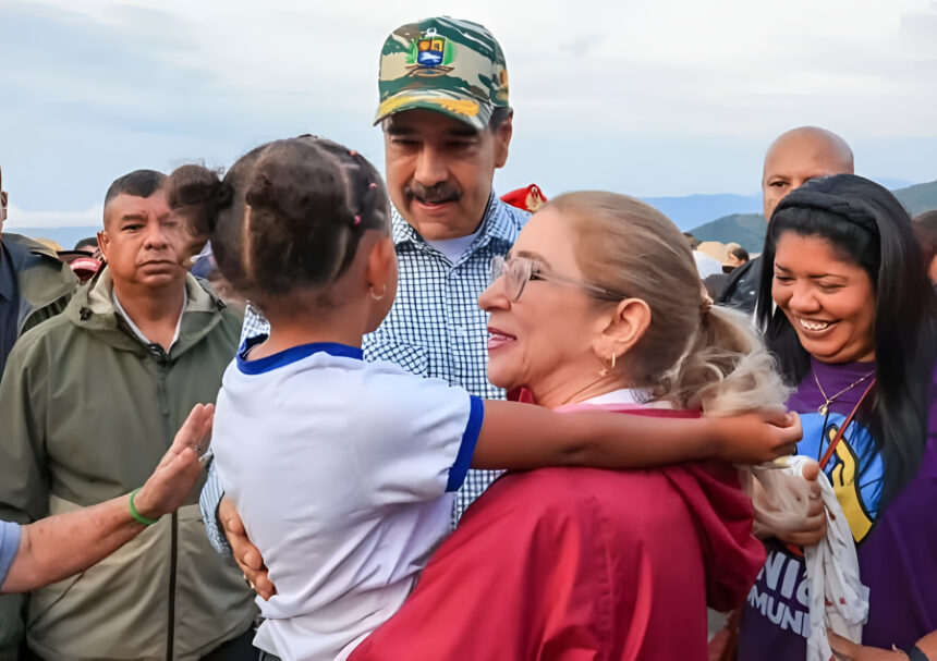 Presidente Nicolás Maduro y Cilia Flores agradecen muestras de afecto y fortaleza del pueblo venezolano