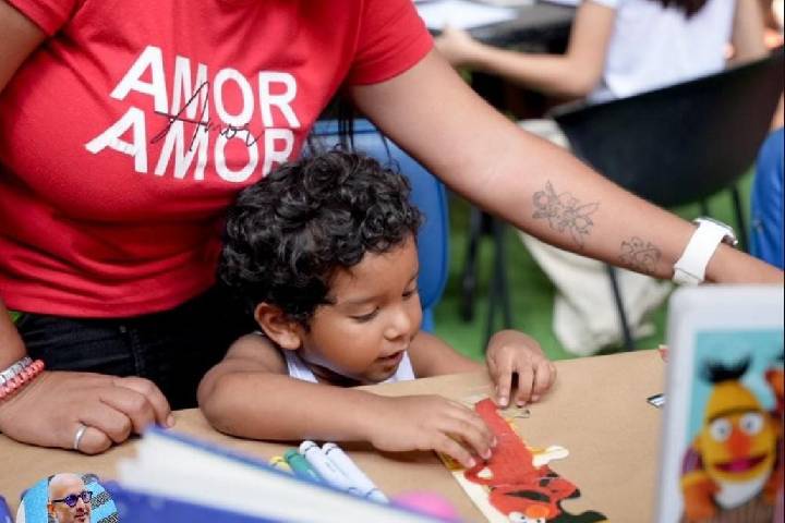 Plan Nacional de Lectura entrega material educativo en la Escuela César Rengifo