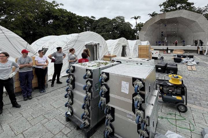 Hospital de campaña de España se instala en el parque Francisco de Miranda