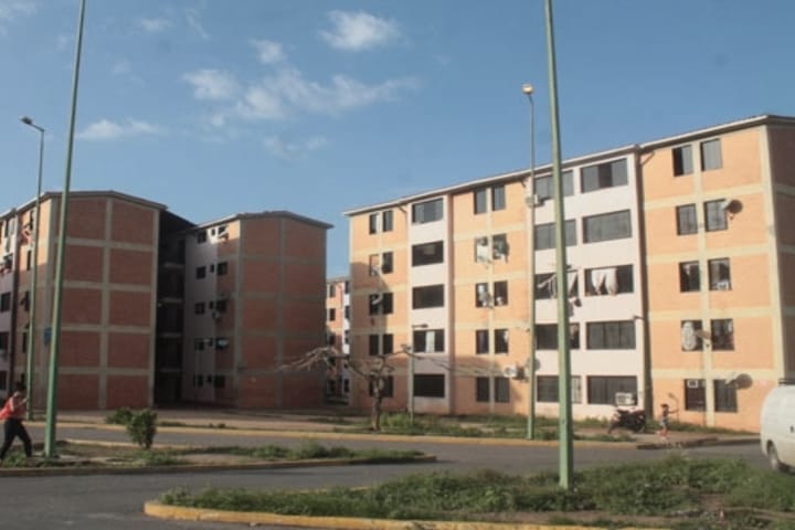 Reconstruirán 600 apartamentos en La Guaira para familias en campamentos transitorios
