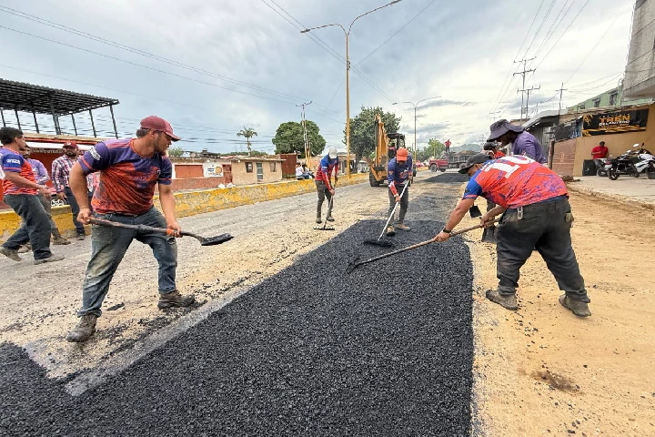 Recuperan Av. Enrique Tejera de Valencia con 45 toneladas de asfalto